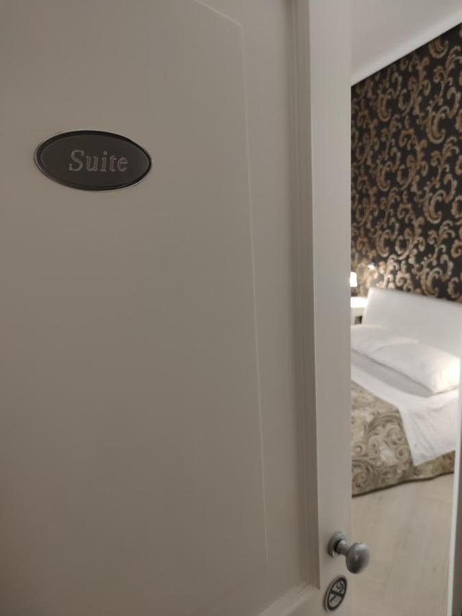 Sami Luxury Rooms 3 8 0 7 9 4 9 2 5 3 سيراكوزا المظهر الخارجي الصورة