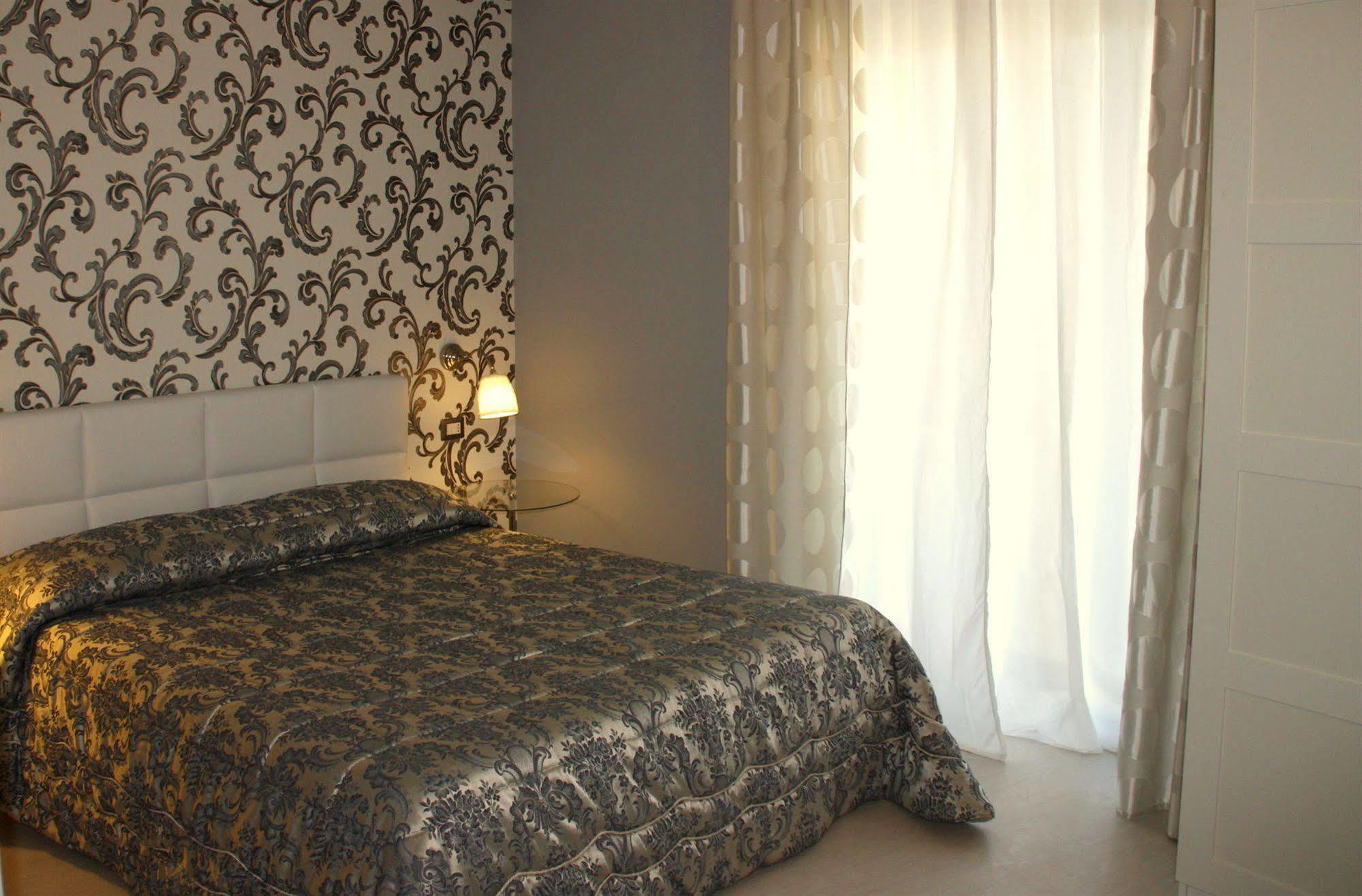 Sami Luxury Rooms 3 8 0 7 9 4 9 2 5 3 سيراكوزا المظهر الخارجي الصورة